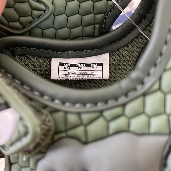 Carters light up Dino sandals size 5 - Picture 6 of 7